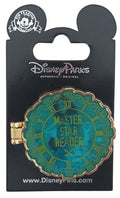 Disney Pin - Pirates of the Caribbean - Master Star Reader - Hinged - front view